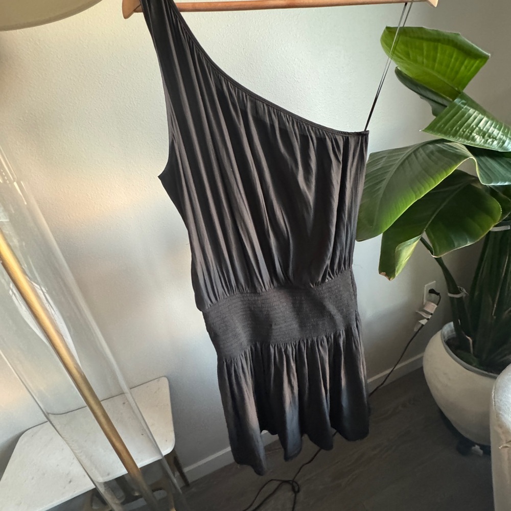 Chic Black One-Shoulder Dress